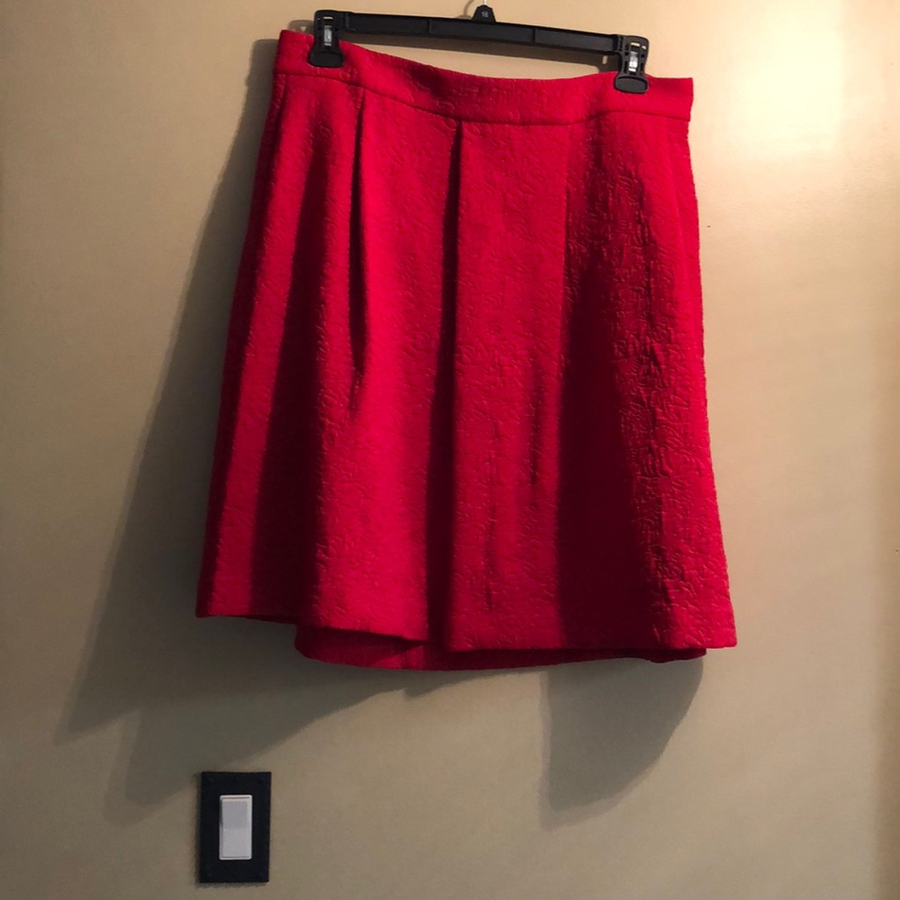 Beautiful jacquard skirt with pockets!